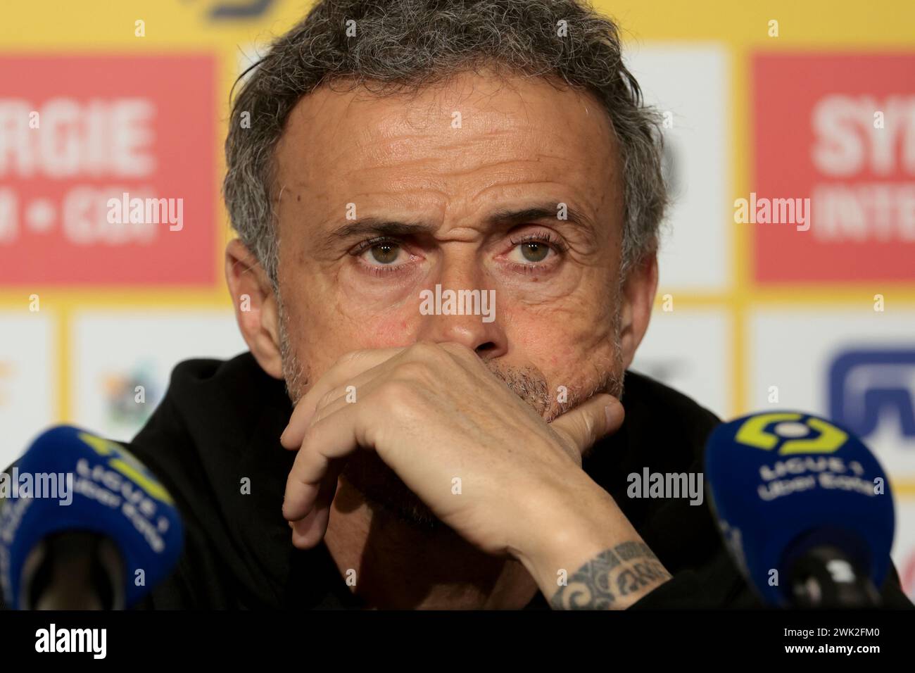 Nantes, Francia. 18 febbraio 2024. Allenatore del PSG Luis Enrique durante la conferenza stampa post-partita a seguito della partita di campionato francese di Ligue 1 tra FC Nantes e Paris Saint-Germain il 17 febbraio 2024 allo stadio la Beaujoire - Louis Fonteneau di Nantes, Francia - foto Jean Catuffe/DPPI credito: DPPI Media/Alamy Live News Foto Stock