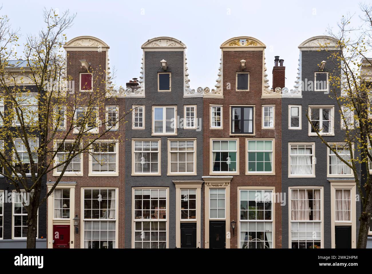 Case sul canale nel centro di Amsterdam. Foto Stock Case sul canale nel centro di Amsterdam. Foto Stock