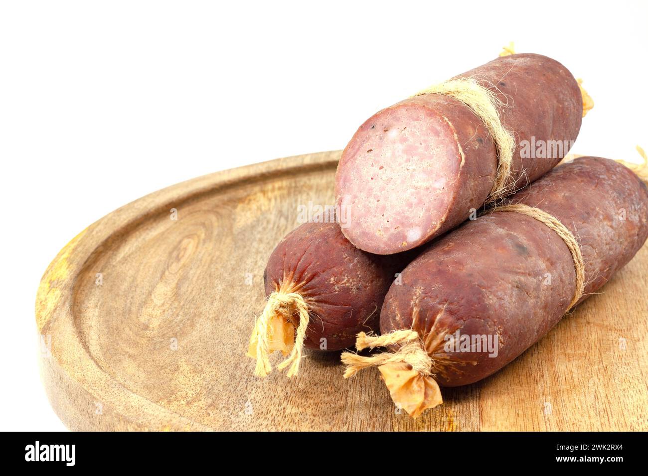 Salsiccia di pancetta secca, preparata secondo una ricetta tradizionale casalinga Foto Stock