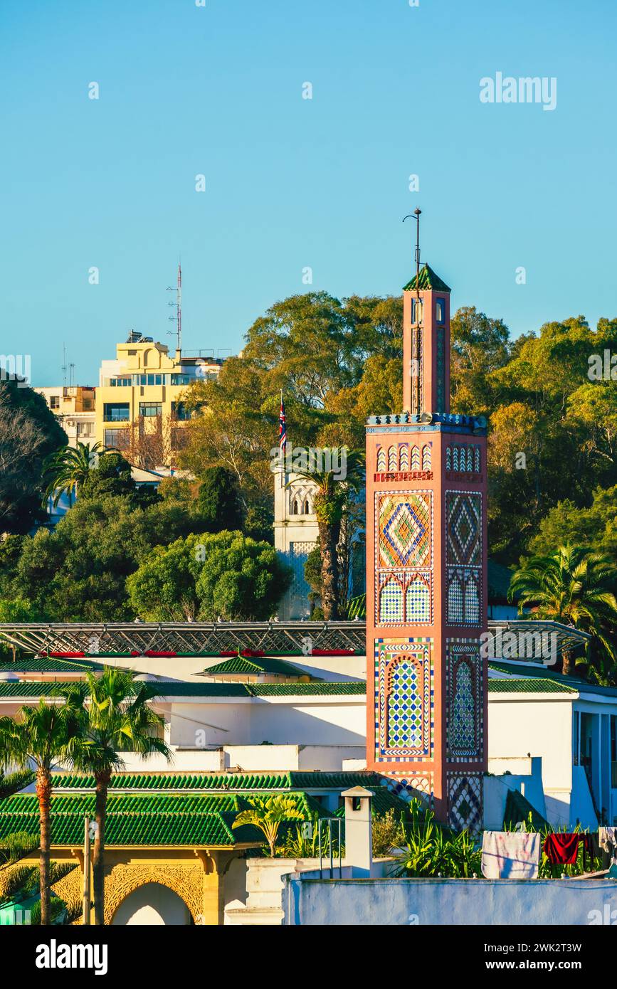 Vista di uno splendido minareto, moschea di Sidi Bouabid, Grand Socco, Tangeri, Marocco Foto Stock