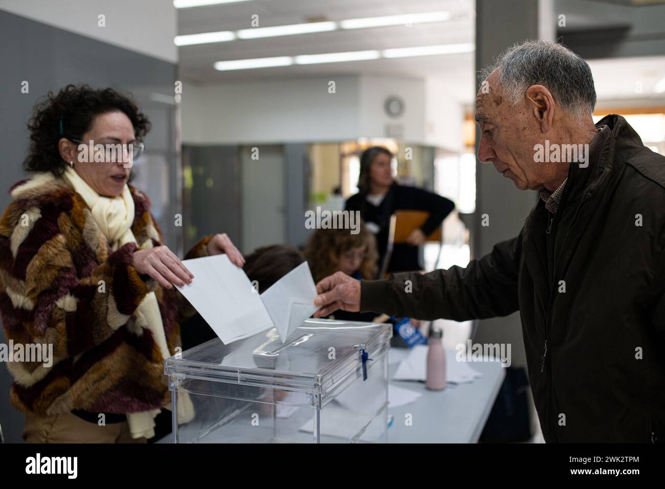 18 febbraio 2024, Pontevedra, Pontevedra, EspaÃ±a: Colegio Electoral en el Centro Gallego de TecnificaciÃ³n Deportiva (immagine di credito: © Elena Fernandez/ZUMA Press Wire) SOLO USO EDITORIALE! Non per USO commerciale! Foto Stock