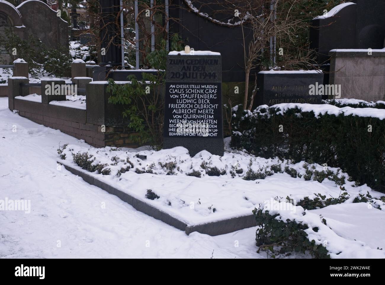 Berlino, Germania - 19 gennaio 2024: Claus Schenk Graf von Stauffenberg fu sepolto qui dopo essere stato giustiziato il 20 luglio 1944 per il suo coinvolgimento nella AT Foto Stock