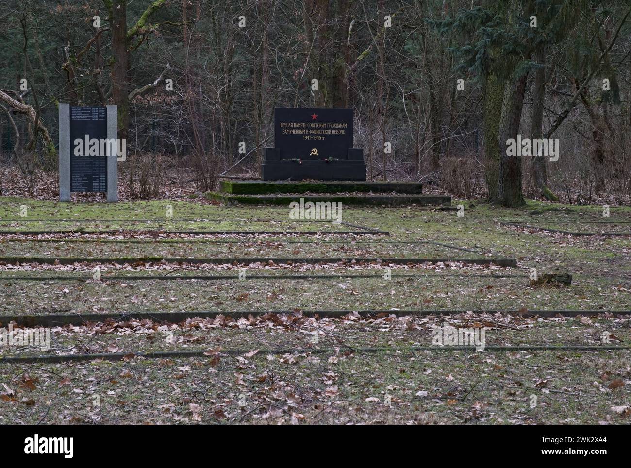 Luckenwalde, Germania - 3 febbraio 2024: Stalag III campo di prigionia. Qui morirono più di 5.000 prigionieri provenienti da diversi paesi. Nuvoloso giorno d'inverno. Sele Foto Stock