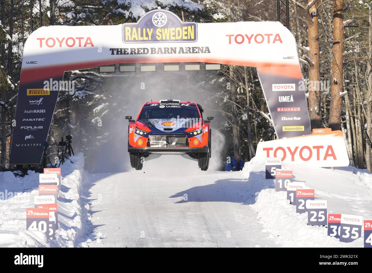 Umeå, SVEZIA 20240218WCR1 vincitore della classe Esapekka Lappi, Finlandia, con la lettore di mappe Janne ferro, Finlandia, Hyundai i20 N Rally1 Hybrid, durante la seconda ro Foto Stock