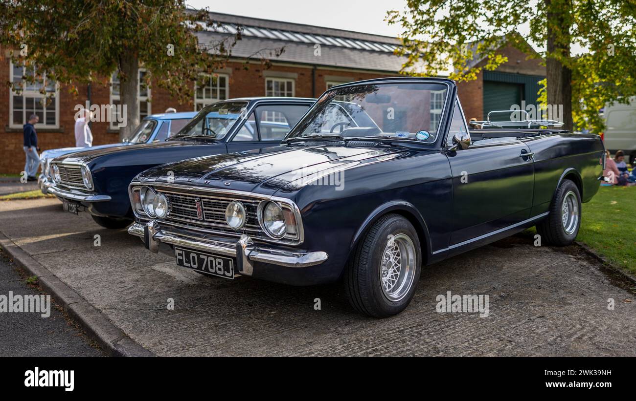 1970 Ford Cortina 1600 convertibile in mostra al Bicester Heritage Scramble l'8 ottobre 2023. Foto Stock