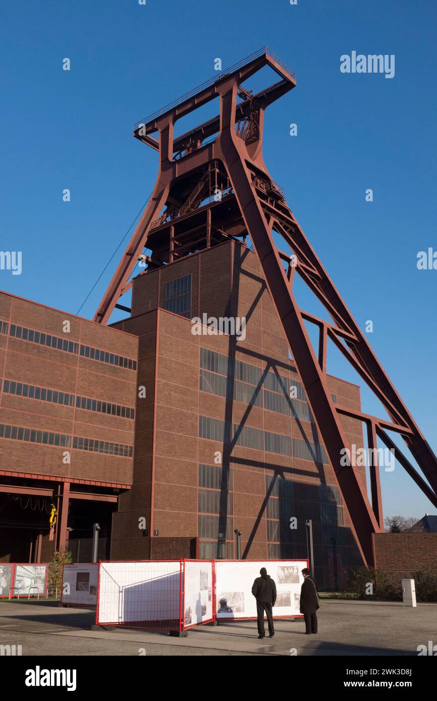 Tortuosa torre nella miniera Zollverein di Essen Foto Stock