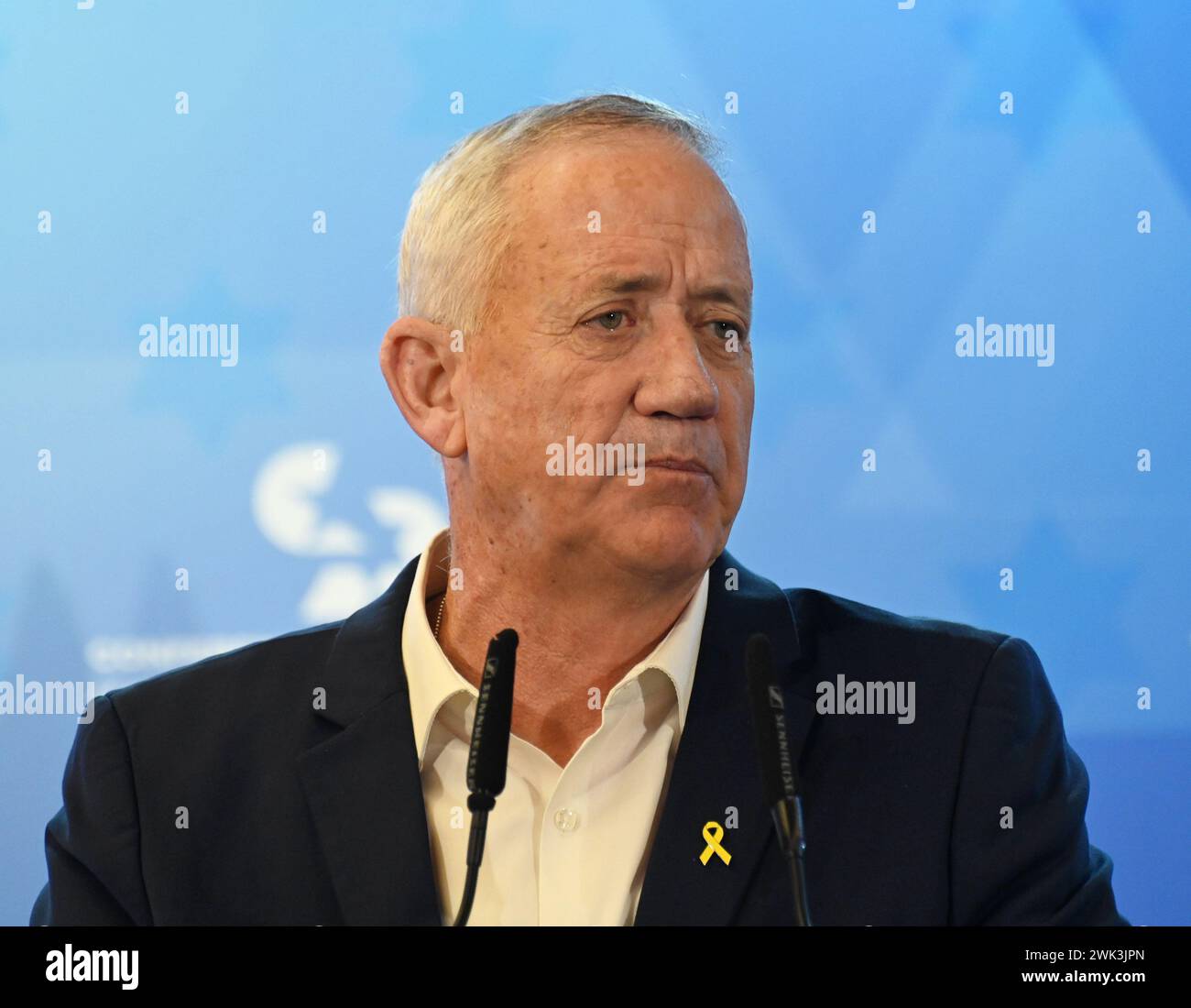 Gerusalemme, Israele. 18 febbraio 2024. Il ministro del Gabinetto di guerra israeliano e presidente dell'unità nazionale Benny Gantz si rivolge alla Conferenza dei presidenti sulla guerra contro Hamas a Gaza, domenica 18 febbraio 2024, a Gerusalemme. Gantz ha detto che se gli ostaggi non saranno rilasciati da Hamas da Ramadan, i combattimenti continueranno, incluso Rafah. Foto di Debbie Hill/ credito: UPI/Alamy Live News Foto Stock