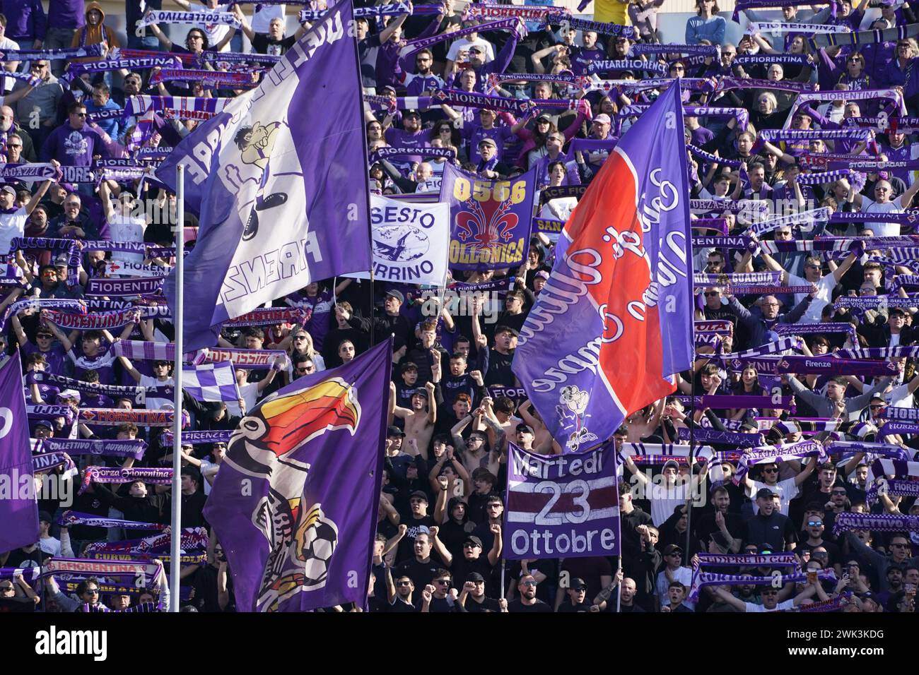 Empoli, Italia. 18 febbraio 2024. Foto Marco Bucco/LaPresse 18 febbraio 2024 - Empoli (FI), Italia Sport, calcio Empoli vs Fiorentina - Campionato italiano di calcio serie A TIM 2023/2024 - Stadio Castellani Empoli (FI). Nella foto: i tifosi della Fiorentina foto Marco Bucco/LaPresse 18 febbraio 2024 - Empoli (FI), Italia Sport, calcio Empoli vs Fiorentina - Campionato Italiano di calcio serie A 2023/2024 - Stadio Castellani Empoli (FI). Nella foto: Sostenitori della Fiorentina credito: LaPresse/Alamy Live News Foto Stock