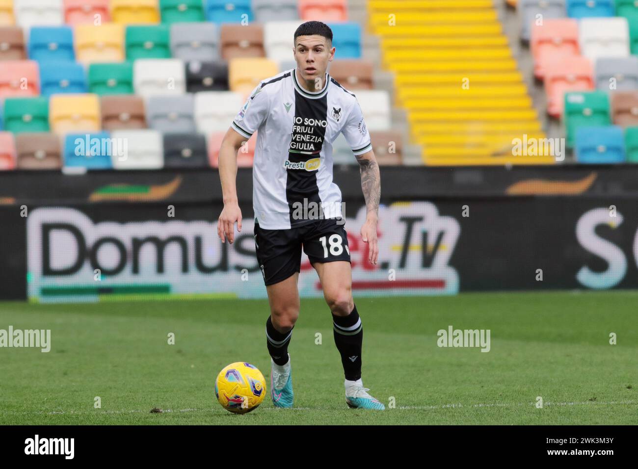 Udine, Italia. 18 febbraio 2024. Foto Andrea Bressanutti/LaPresse - 18 febbraio 2024 Udine, Italia - Sport, calcio - Udinese vs Cagliari - Campionato italiano di calcio serie A TIM 2023/2024 - Stadio Bluenergy. Nella foto: Nehuen Perez (calcio Udinese); foto Andrea Bressanutti/LaPresse -18 febbraio 2024 Udine, Italia - Sport, calcio - Udinese vs Cagliari - Campionato Italiano di calcio serie A 2023/2024 - Stadio Bluenergy. Nella foto: Nehuen Perez (Udinese calcio); credito: LaPresse/Alamy Live News Foto Stock