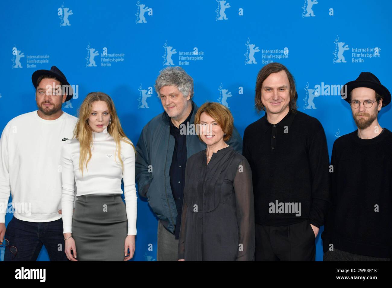 Ronald Zehrfeld, Lilith Stangenberg, Matthias Glasner, Corinna Harfouch, Lars Eidinger und Robert Gwisdek beim Photocall zum Kinofilm Sterben / Dying auf der Berlinale 2024 / 74. Internationale Filmfestspiele Berlin im Hotel Grand Hyatt. Berlino, 18.02.2024 *** Ronald Zehrfeld, Lilith Stangenberg, Matthias Glasner, Corinna Harfouch, Lars Eidinger e Robert Gwisdek al photocall per il film Dying Dying al Berlinale 2024 74 Berlin International Film Festival all'Hotel Grand Hyatt Berlin, 18 02 2024 foto:XC.xNiehausx/xFuturexImagex sterben_4201 Foto Stock