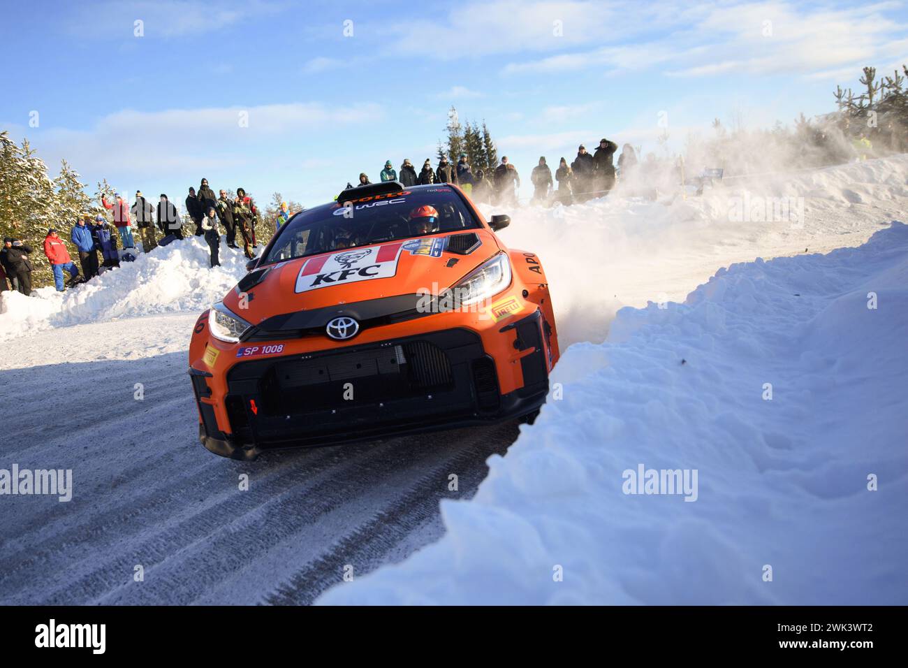 Umea, Svezia. 17 febbraio 2024. Il pilota Georg Linnamae e il co-pilota James Morgan guidano la Toyota GR Yaris gareggiano durante il Campionato del mondo Rally FIA 2024. Credito: SOPA Images Limited/Alamy Live News Foto Stock