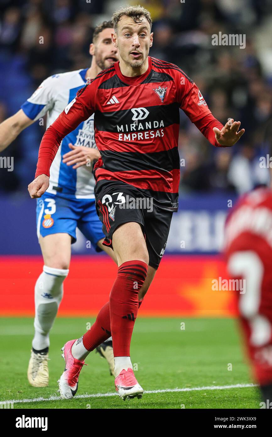 Barcellona, Spagna. 17 febbraio 2024. Antonino la Gumina (23) di Mirandes visto durante la partita della Liga 2 tra Espanyol e Mirandes allo Stage Front Stadium di Barcellona. (Photo Credit: Gonzales Photo/Alamy Live News Foto Stock