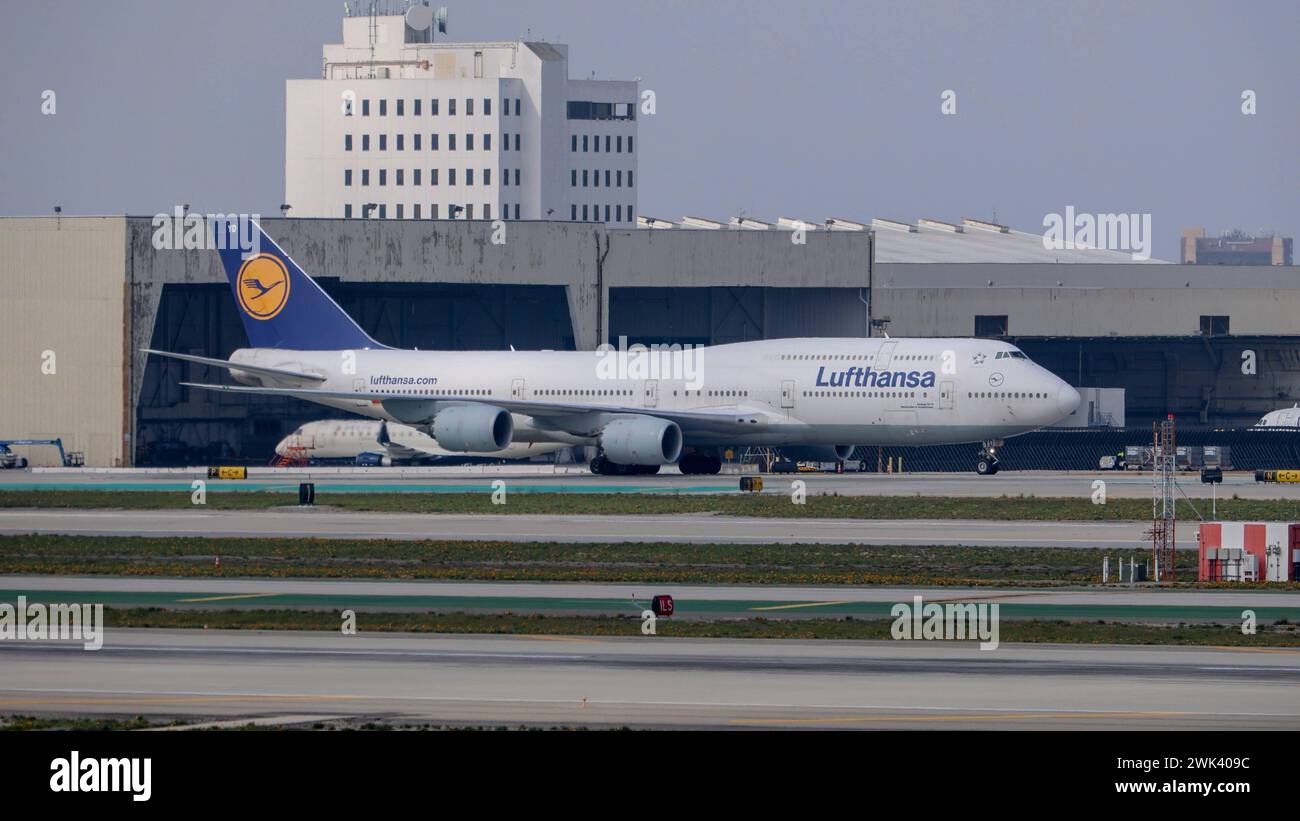 D-ABYD Lufthansa Boeing 747-830 Meclemburgo-Vorpommern am Los Angeles International Airport LAX / KLAX Los Angeles, Kalifornien, USA, Vereinigte Staaten von Amerika, 17.02.2024 *** D ABYD Lufthansa Boeing 747 830 Mecklenburg Vorpommern at Los Angeles International Airport LAX KLAX Los Angeles, California, Stati Uniti d'America, 17 02 2024 Foto Stock
