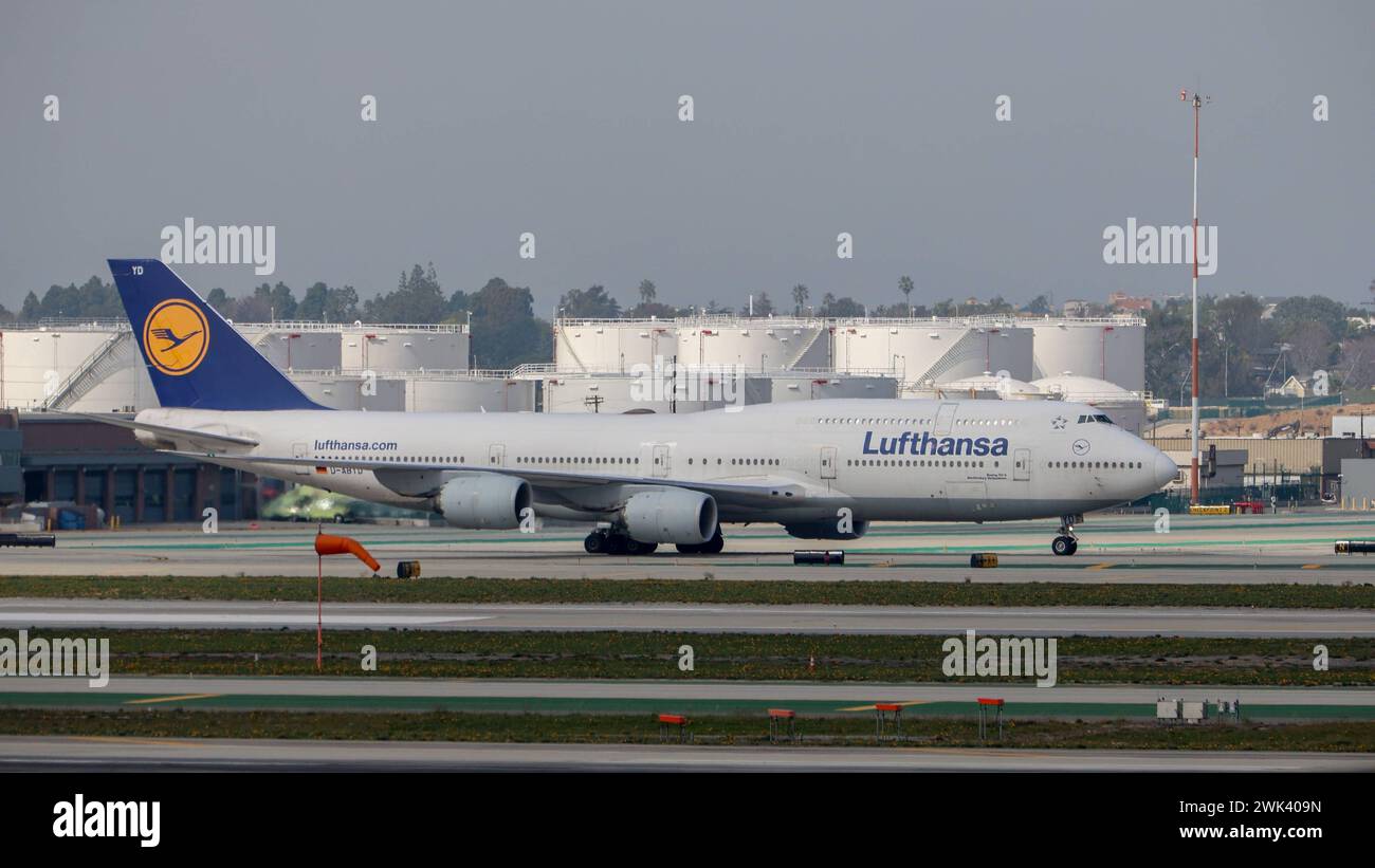 D-ABYD Lufthansa Boeing 747-830 Meclemburgo-Vorpommern am Los Angeles International Airport LAX / KLAX Los Angeles, Kalifornien, USA, Vereinigte Staaten von Amerika, 17.02.2024 *** D ABYD Lufthansa Boeing 747 830 Mecklenburg Vorpommern at Los Angeles International Airport LAX KLAX Los Angeles, California, Stati Uniti d'America, 17 02 2024 Foto Stock
