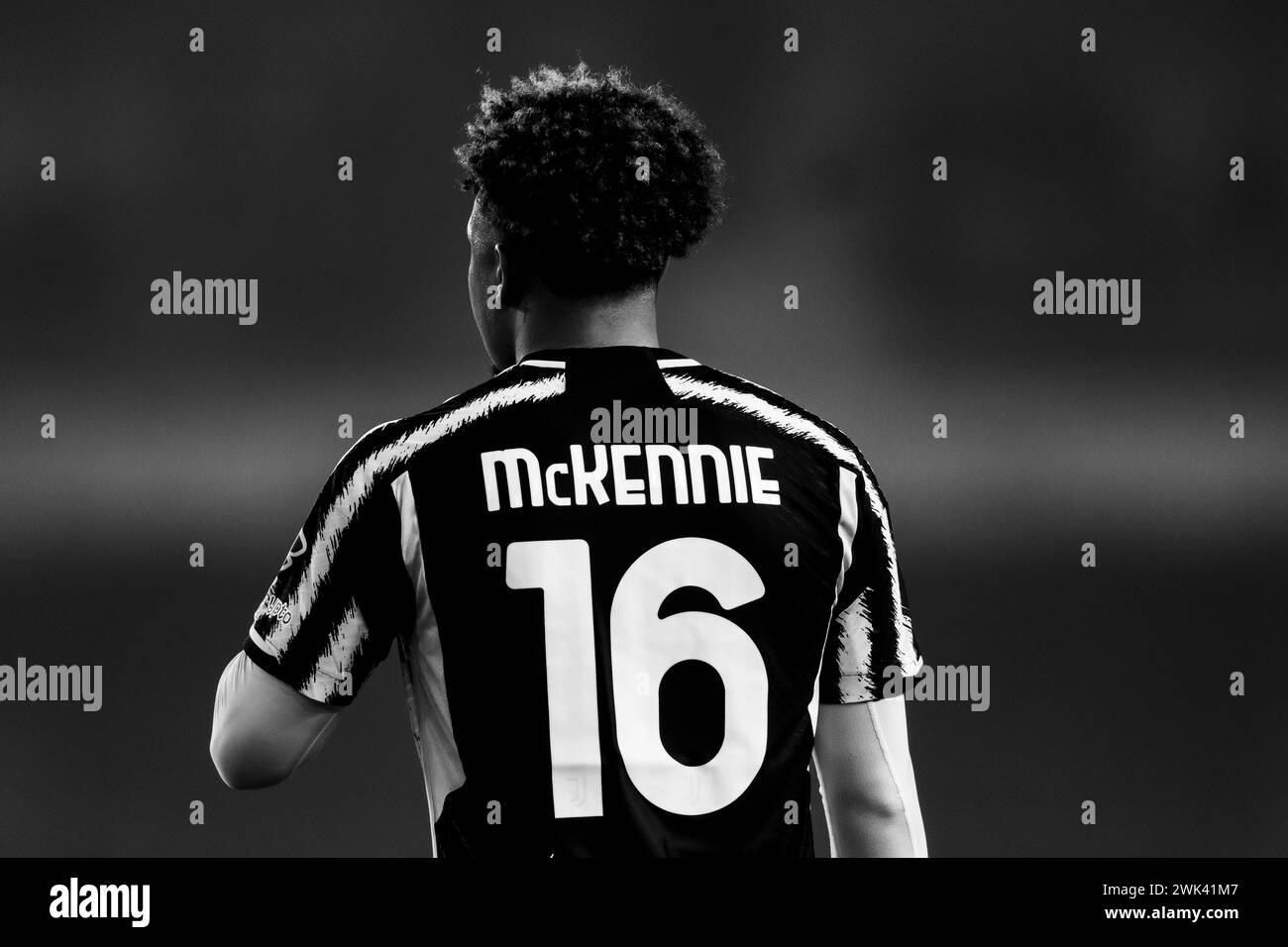 Weston McKennie (Juventus) durante la partita di serie A italiana tra Hellas Verona 2-2 Juventus allo stadio Marcantonio Bentegodi il 17 febbraio 2024 a Verona. Crediti: Maurizio Borsari/AFLO/Alamy Live News Foto Stock