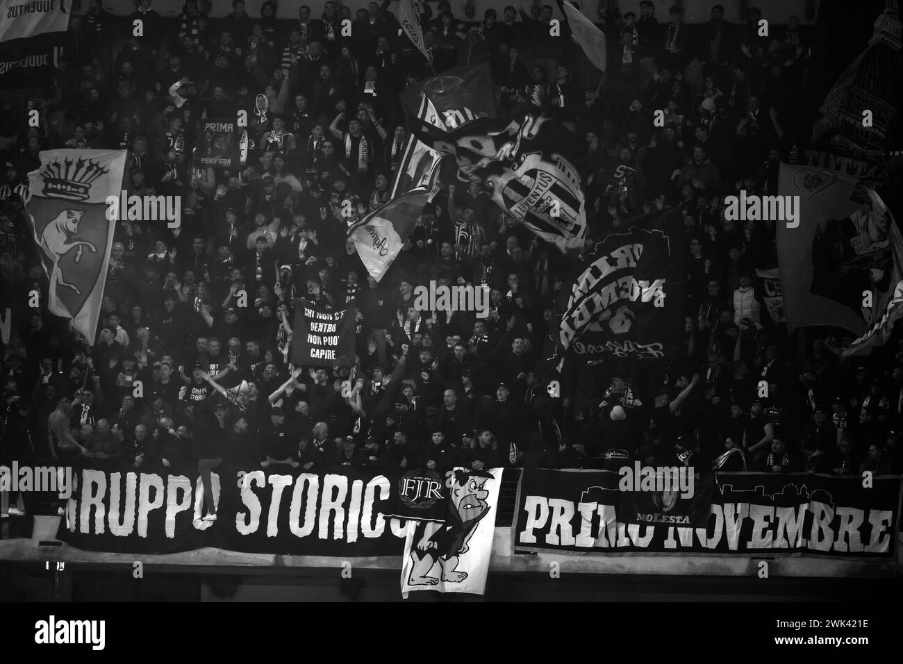 Tifosi (Juventus) durante la partita di serie A italiana tra Hellas Verona 2-2 Juventus allo stadio Marcantonio Bentegodi il 17 febbraio 2024 a Verona. Crediti: Maurizio Borsari/AFLO/Alamy Live News Foto Stock