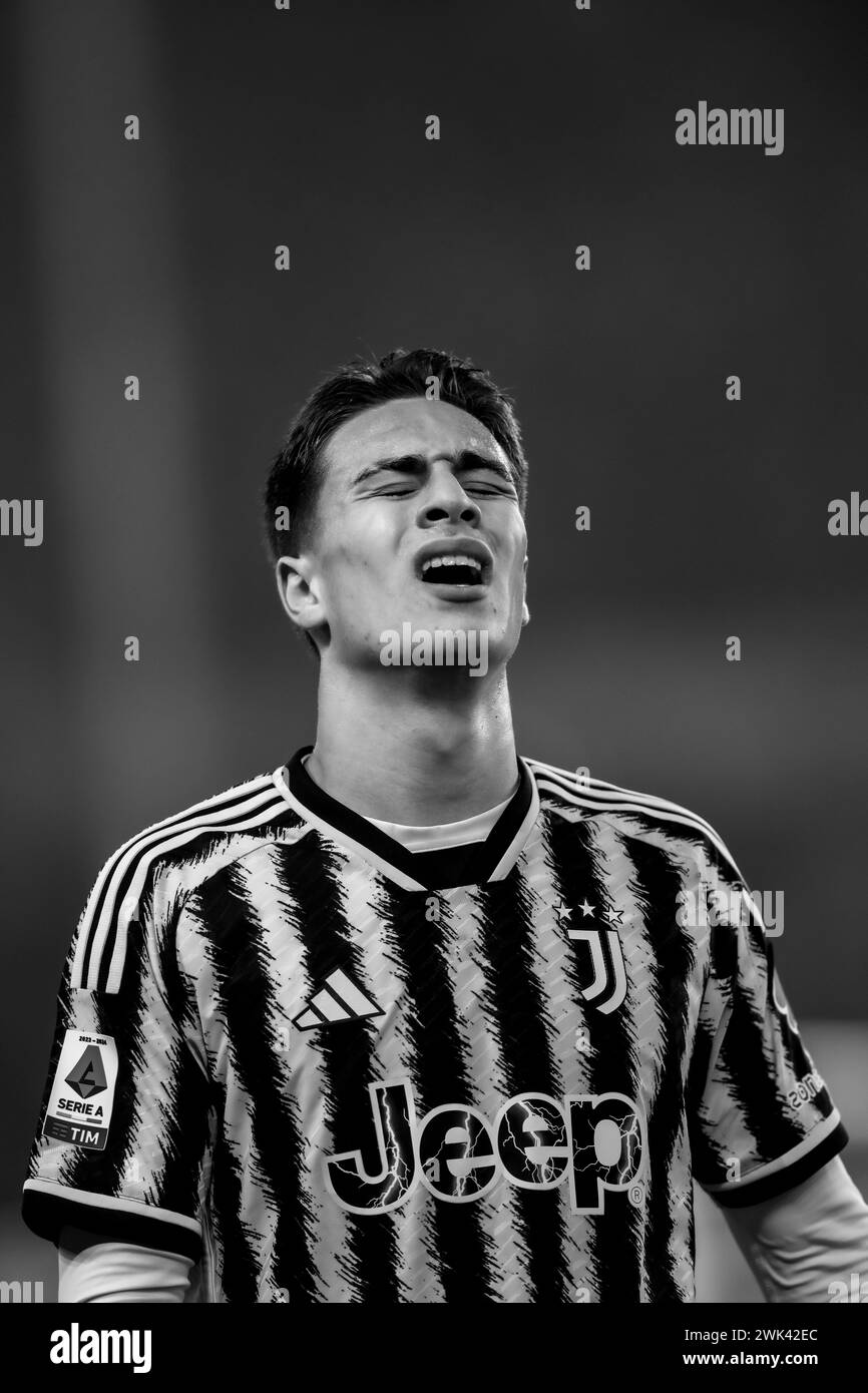Kenan Yldz (Juventus) durante la partita di serie A italiana tra Hellas Verona 2-2 Juventus allo stadio Marcantonio Bentegodi il 17 febbraio 2024 a Verona. Crediti: Maurizio Borsari/AFLO/Alamy Live News Foto Stock