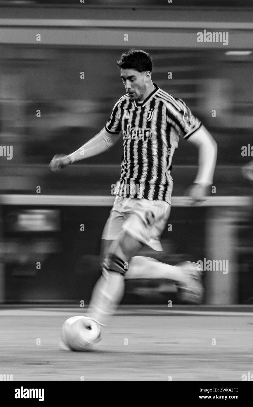 Dusan Vlahovic (Juventus) durante la partita di serie A italiana tra Hellas Verona 2-2 Juventus allo stadio Marcantonio Bentegodi il 17 febbraio 2024 a Verona. Crediti: Maurizio Borsari/AFLO/Alamy Live News Foto Stock