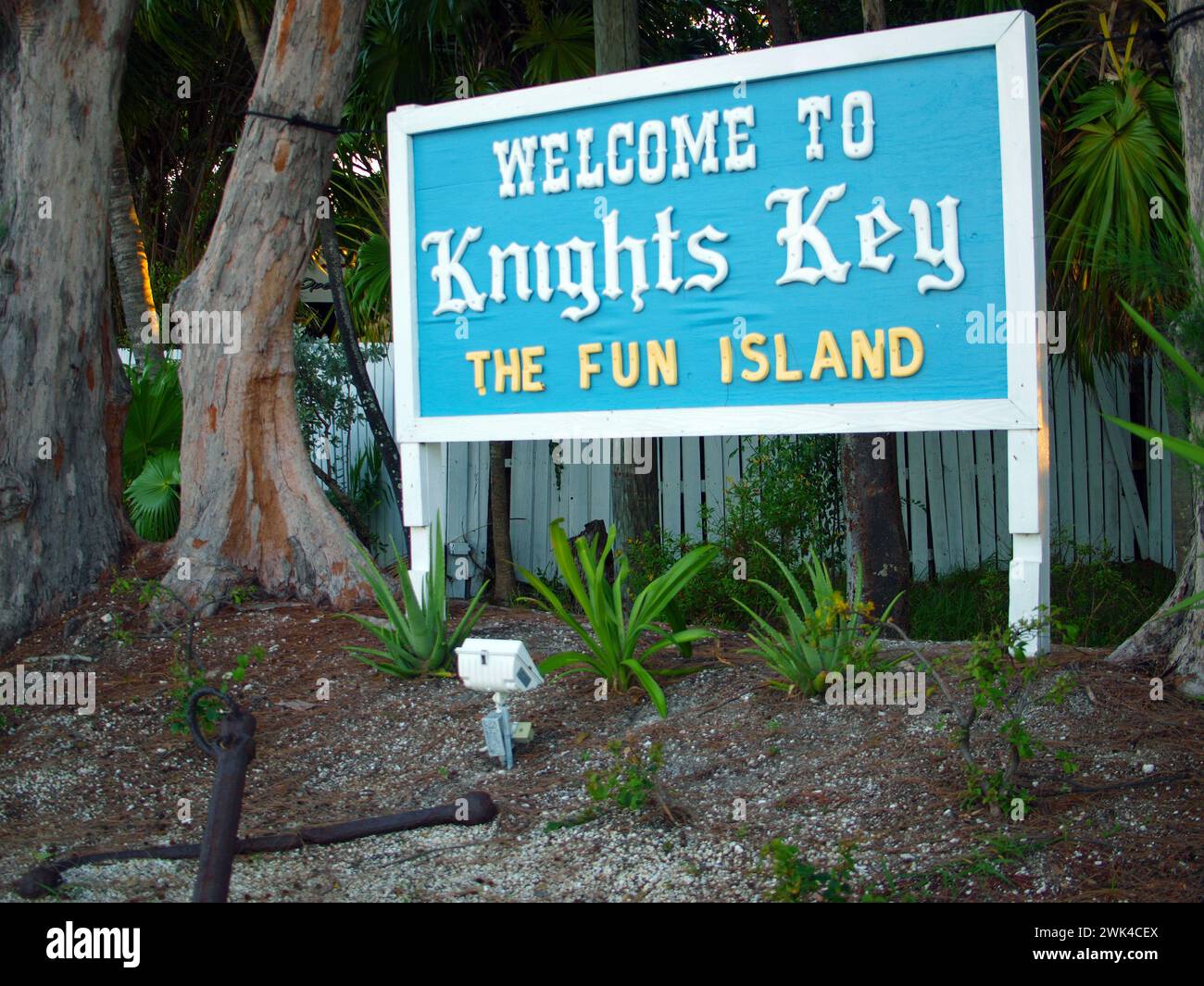 Marathon, Florida, Stati Uniti - 10 gennaio 2013: Cartello all'ingresso del campeggio scomparso Knights Key a Marathon. Foto Stock