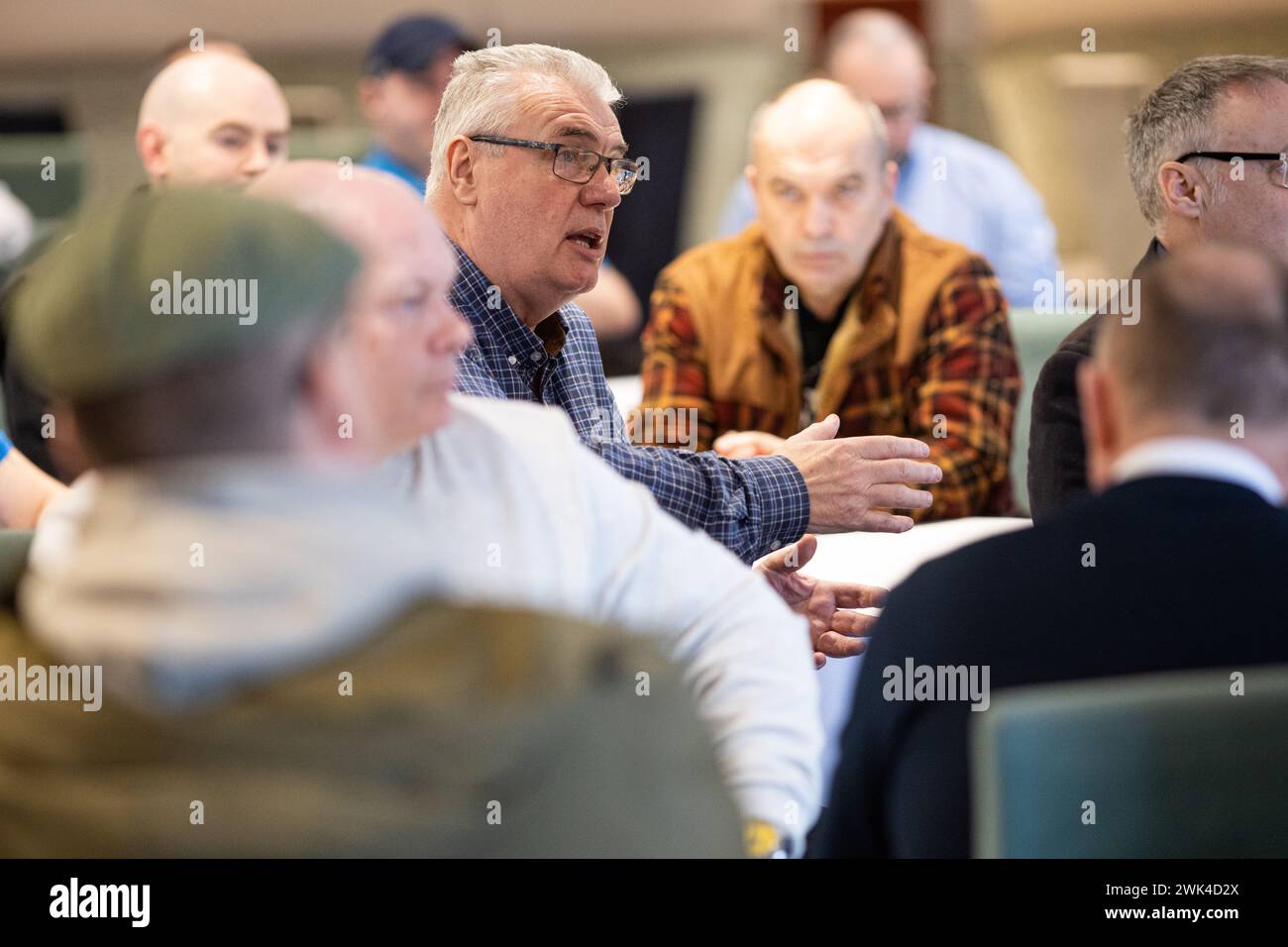 Roy Rickhuss, Segretario generale dell'Unione comunitaria, interviene ad un incontro tra sindacati e membri locali del Senedd al Blancos Hotel Port Talbot, 16 febbraio 2024. Foto Stock