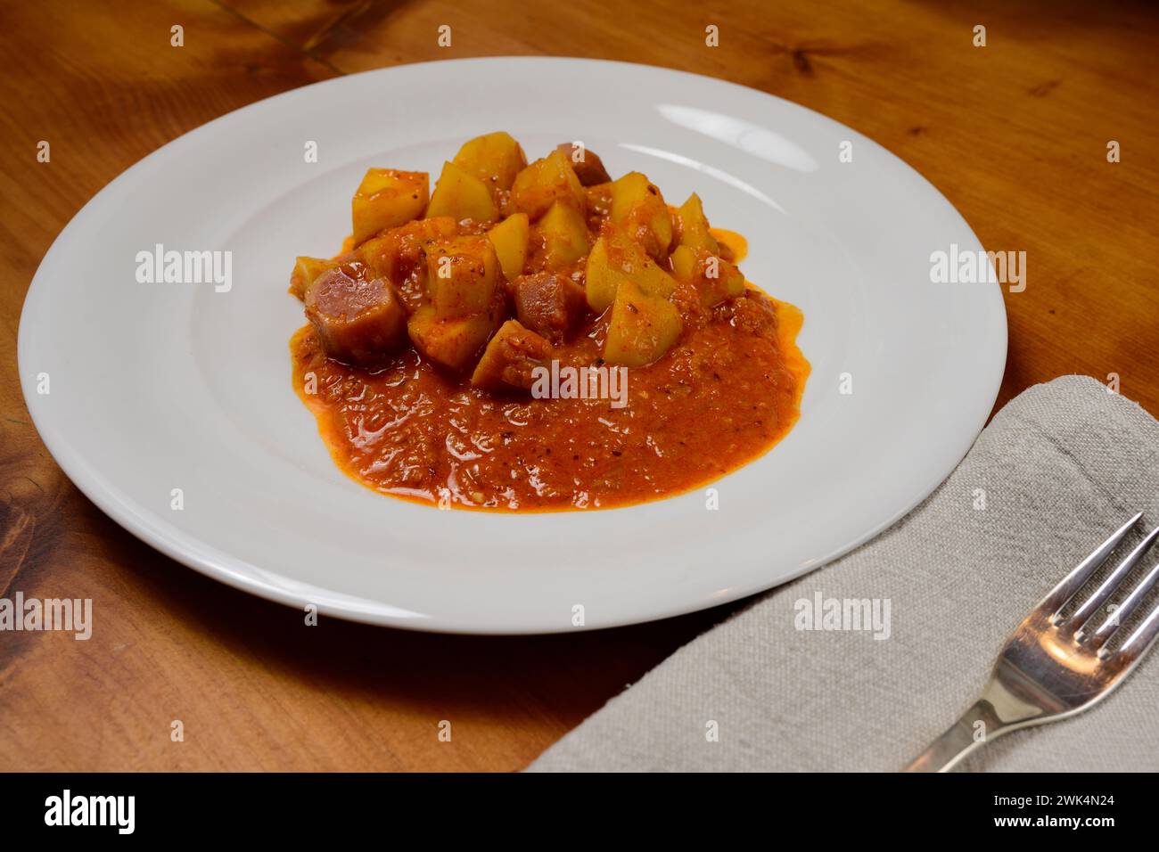 Erdapfelgulasch o Kartoffelgulasch patate Goulash stufato austriaco con salsa di paprica Foto Stock