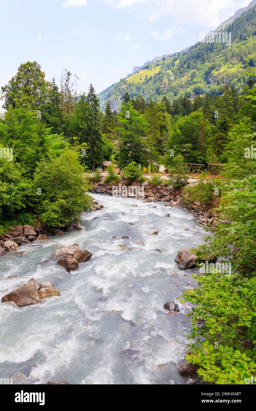 Vista sul fiume Kander in Svizzera Foto Stock