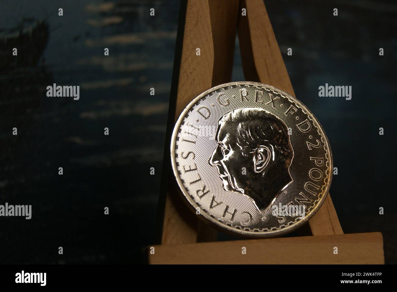2 libbre Charles III. Moneta da investimento d'argento del Regno Unito. Primo piano. Foto Stock