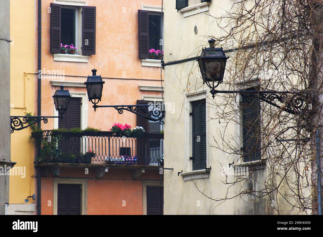 Dettagli stradali nel centro storico di Verona Foto Stock