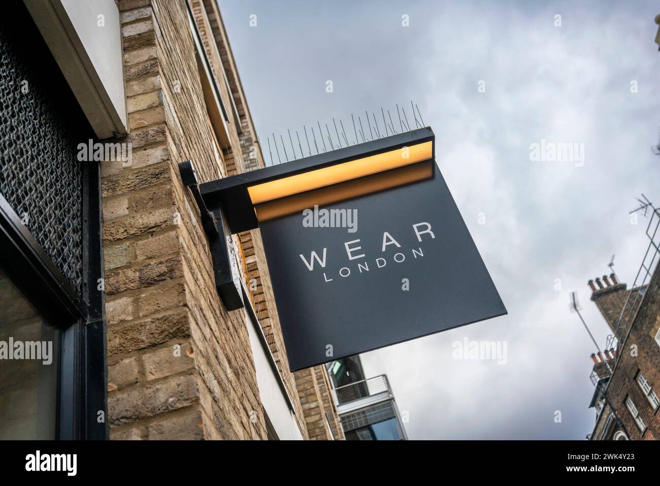 Cartello Wear London Men's Clothing Shop in Berwick Street London Soho W1, Inghilterra, Regno Unito Foto Stock