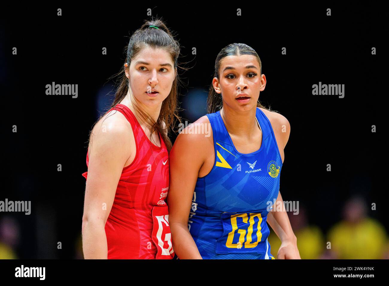 NOTTINGHAM, REGNO UNITO. 17 febbraio 24. Ethan Godwin (a sinistra) e Jayda Pechova (a destra) in azione durante l'odierna partita tra Strathclyde Sirens e Team Bath durante la stagione di apertura Netball Super League 2024 alla Motorpoint Arena di sabato 17 febbraio 2024, NOTTINGHAM, INGHILTERRA. Crediti: Taka G Wu/Alamy Live News Foto Stock