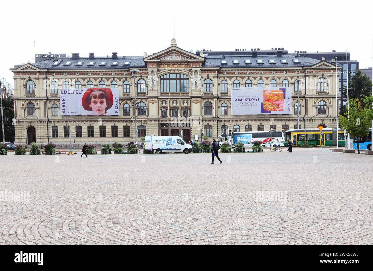 Helsinki, Finlandia - 5 settembre 2023: Vista esterna della Galleria Nazionale finlandese situata in via Kaivokatu. Foto Stock