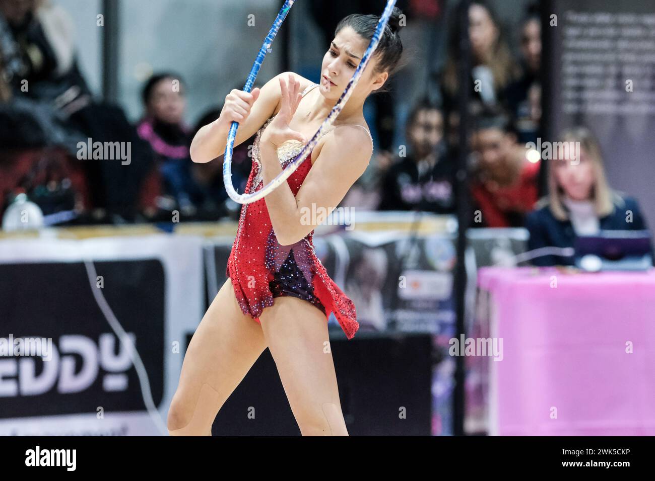 Chieti, Italia. 17 febbraio 2024. La ginnasta ritmica italiana Sofia Raffaeli si esibisce per la Ginnastica Fabriano durante la ginnastica ritmica FGI 2024 regular season serie A1 1° round al Palatricalle Chieti. Primo round stagionale regolare dei Campionati Italiani di ginnastica ritmica 2024 a Chieti, Italia crediti: SOPA Images Limited/Alamy Live News Foto Stock