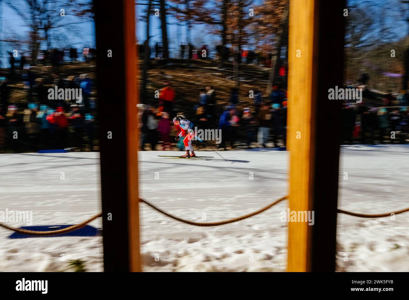 Minneapolis, Minnesota, Stati Uniti. 18 febbraio 2024. ANNA STEWART del Canada durante la gara di 10 km del giorno 3 della Coppa del mondo di fondo COOP FIS 2024, il 18 febbraio 2024, a Minneapolis, Minnesota, STATI UNITI. (Immagine di credito: © Steven Garcia/ZUMA Press Wire) SOLO PER USO EDITORIALE! Non per USO commerciale! Foto Stock