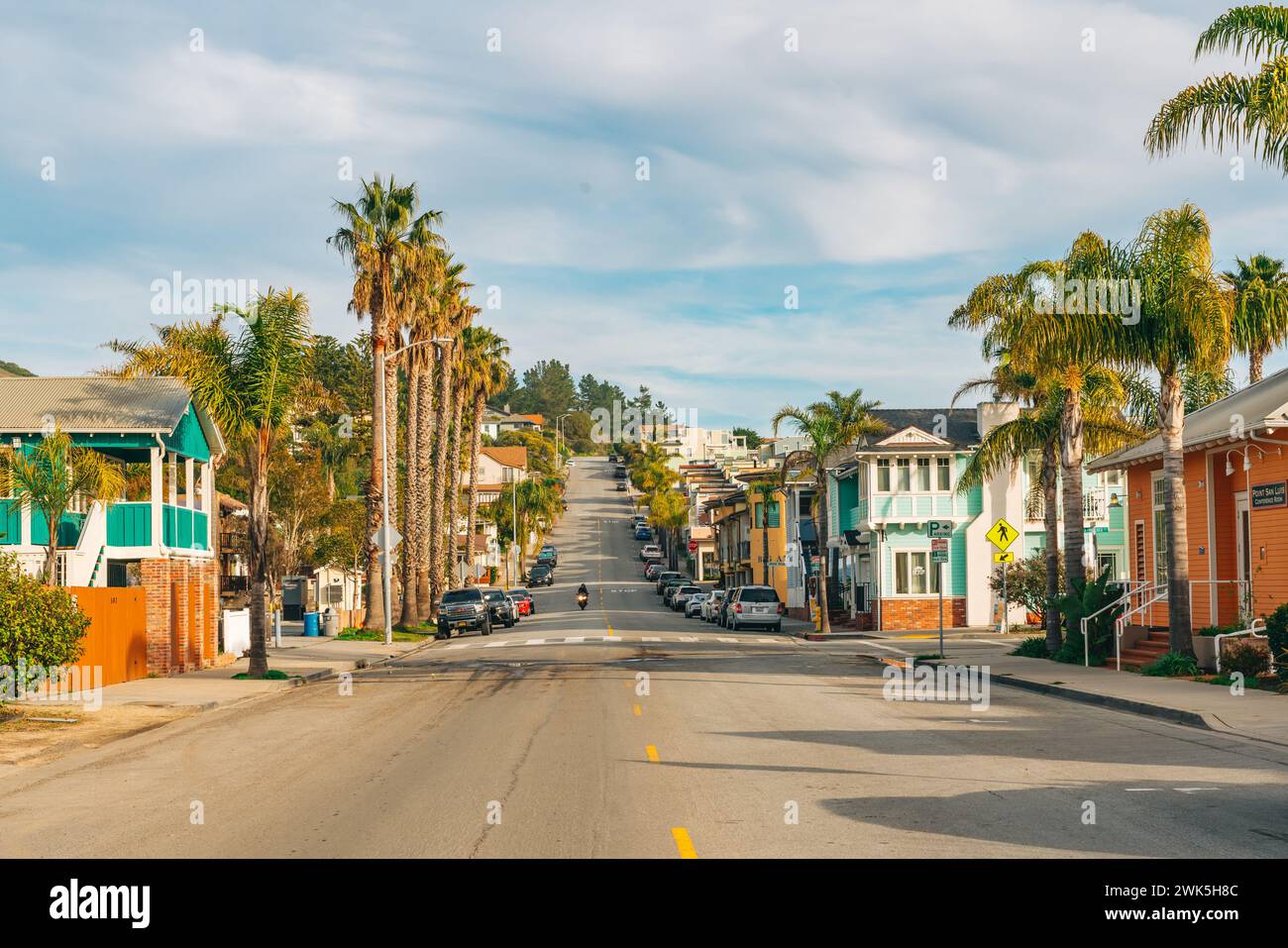 Avila Beach, California, USA - 2 febbraio 2023 Avila Beach, una piccola e affascinante cittadina balneare, situata sulla splendida costa centrale della California. Arche Foto Stock