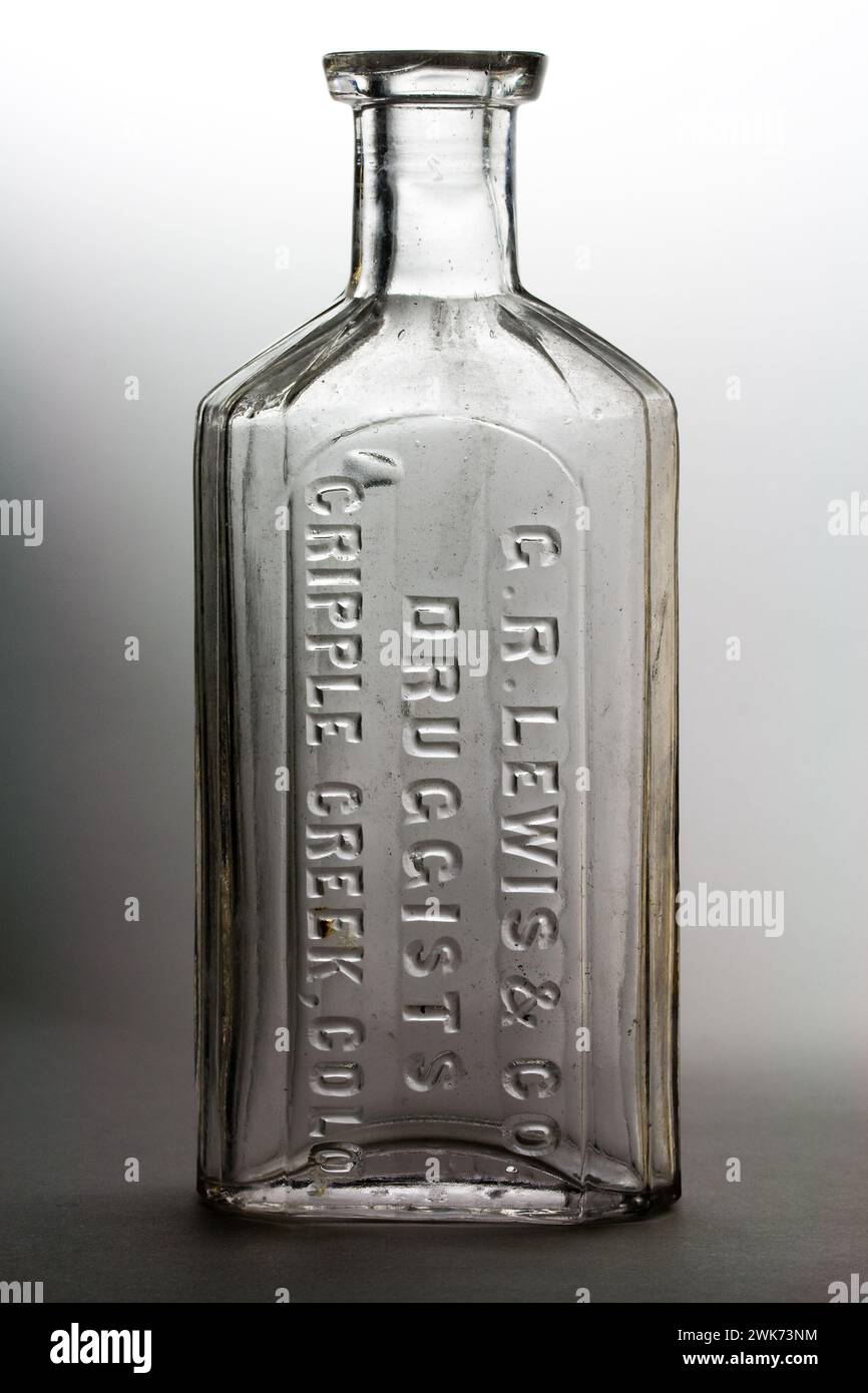 1900 - 1910 (stima) C. R. LEWIS & CO Druggists, Cripple Creek, Colorado Pharmacy Bottle Foto Stock