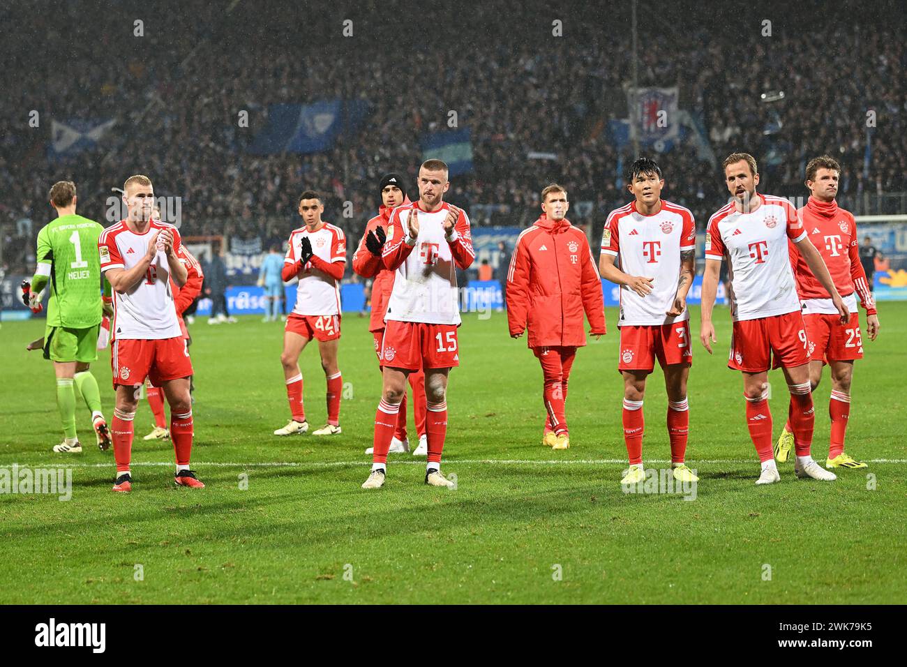 Bochum, Germania. 18 febbraio 2024. I giocatori del Bayern Monaco reagiscono dopo la partita di prima divisione della Bundesliga tra il VfL Bochum e il Bayern Monaco a Bochum, Germania, 18 febbraio 2024. Crediti: Ulrich Hufnagel/Xinhua/Alamy Live News Foto Stock