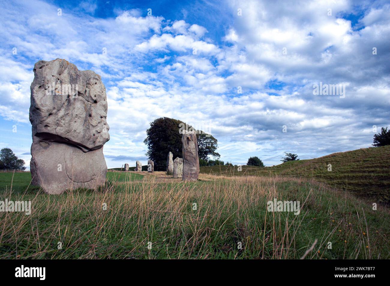 Il Neolitico Stones in piedi, cerchi di pietra e Henge a Avebury, Wiltshire. Un sito patrimonio dell'umanità e dell'Inghilterra. Foto Stock