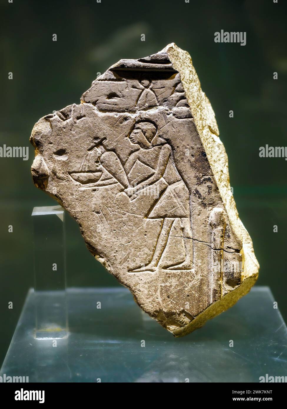 Frammento di un rilievo - primo periodo intermedio (2180 - 1987 a.C.) - calcare - Museo di Scultura Antica Giovanni Barracco, Roma, Italia Foto Stock