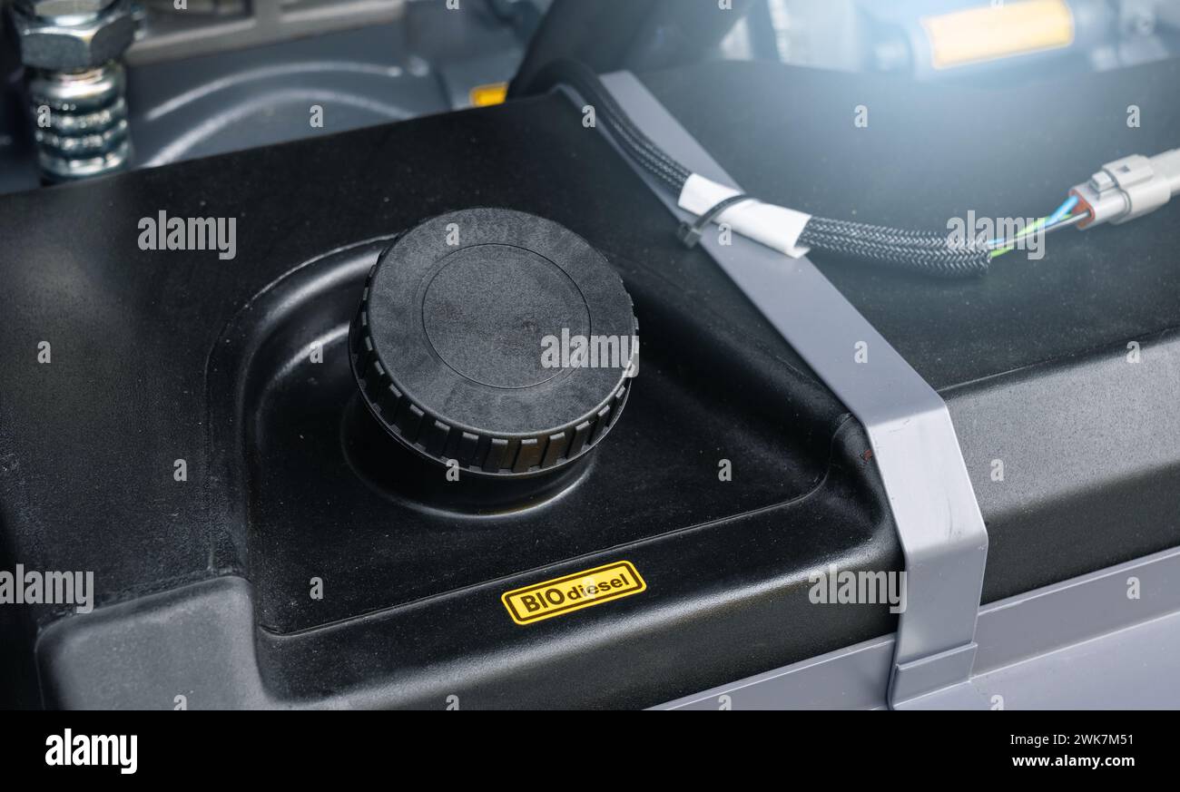 Primo piano del tappo del serbatoio con la scritta biodiesel. Foto Stock