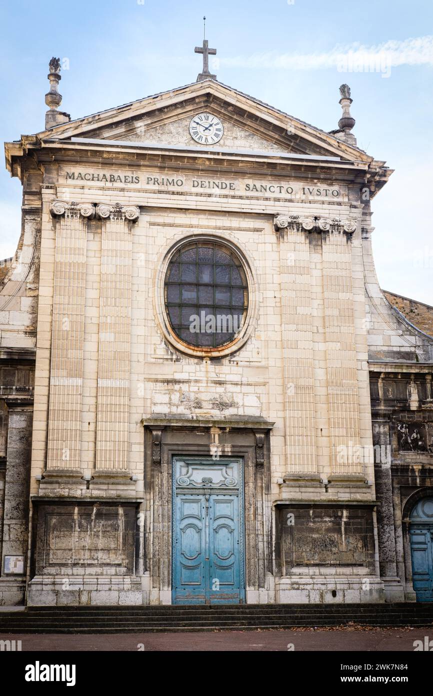 Facciata anteriore della chiesa di San giusto, una delle chiese più antiche di Lione. Foto Stock