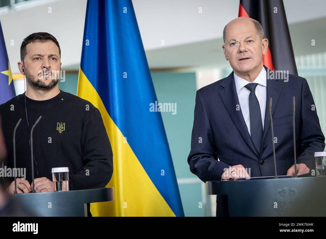 Arbeitsbesuch des Präsidenten der Ukraine a Berlino - il presidente ucraino in visita di lavoro a Berlino - Bundeskanzler Olaf Scholz mit seinem Gast Wolodymyr SelenskyjArbeitsbesuch des Präsidenten der Ukraine a Berlino - il presidente ucraino in visita di lavoro a Berlino - Bundeskanzler Olaf Scholz mit seinem Gast Wolodymyr Selenskyj, Berlin Berlin Deutschland Bundeskanzleramt *** visita di lavoro del presidente dell'Ucraina a Berlino il presidente dell'Ucraina in visita di lavoro al cancelliere federale di Berlino Olaf Scholz con il suo ospite Volodymyr Selenskyj visita di lavoro del presidente di Ukr Foto Stock