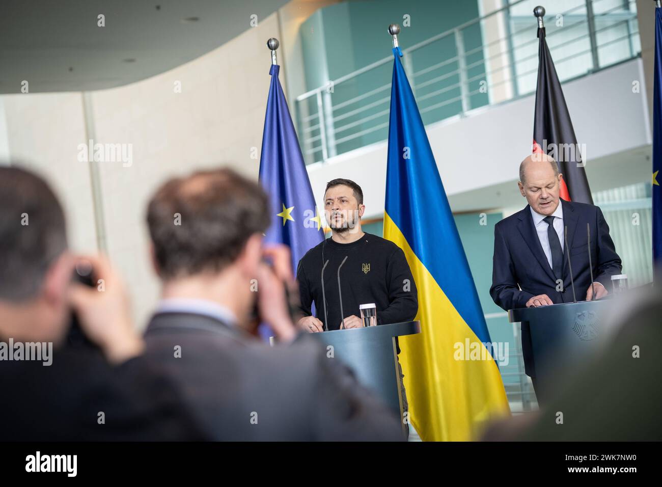 Arbeitsbesuch des Präsidenten der Ukraine a Berlino - il presidente ucraino in visita di lavoro a Berlino - Bundeskanzler Olaf Scholz mit seinem Gast Wolodymyr SelenskyjArbeitsbesuch des Präsidenten der Ukraine a Berlino - il presidente ucraino in visita di lavoro a Berlino - Bundeskanzler Olaf Scholz mit seinem Gast Wolodymyr Selenskyj, Berlin Berlin Deutschland Bundeskanzleramt *** visita di lavoro del presidente dell'Ucraina a Berlino il presidente dell'Ucraina in visita di lavoro al cancelliere federale di Berlino Olaf Scholz con il suo ospite Volodymyr Selenskyj visita di lavoro del presidente di Ukr Foto Stock