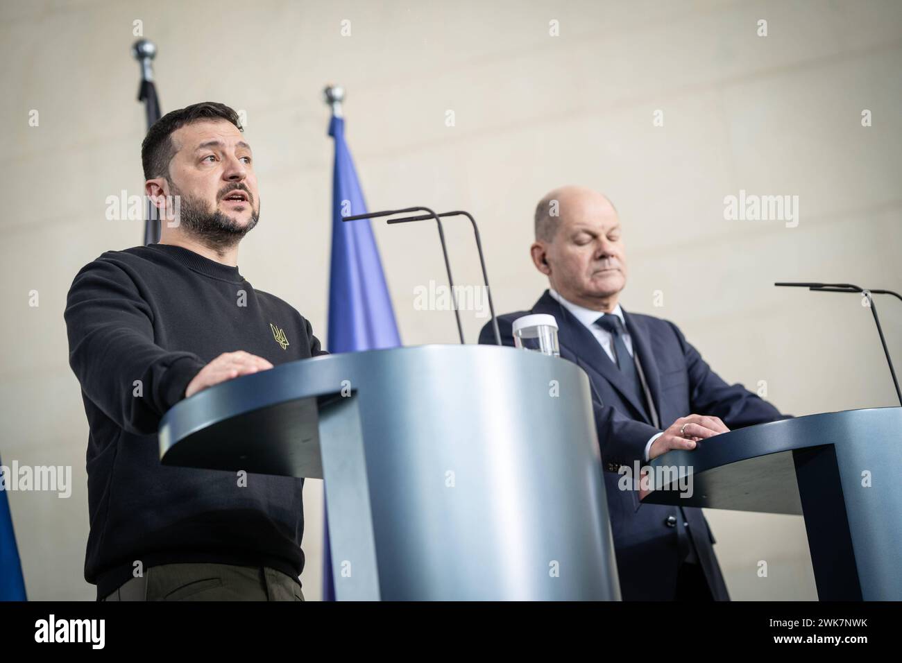 Arbeitsbesuch des Präsidenten der Ukraine a Berlino - il presidente ucraino in visita di lavoro a Berlino - Bundeskanzler Olaf Scholz mit seinem Gast Wolodymyr SelenskyjArbeitsbesuch des Präsidenten der Ukraine a Berlino - il presidente ucraino in visita di lavoro a Berlino - Bundeskanzler Olaf Scholz mit seinem Gast Wolodymyr Selenskyj, Berlin Berlin Deutschland Bundeskanzleramt *** visita di lavoro del presidente dell'Ucraina a Berlino il presidente dell'Ucraina in visita di lavoro al cancelliere federale di Berlino Olaf Scholz con il suo ospite Volodymyr Selenskyj visita di lavoro del presidente di Ukr Foto Stock