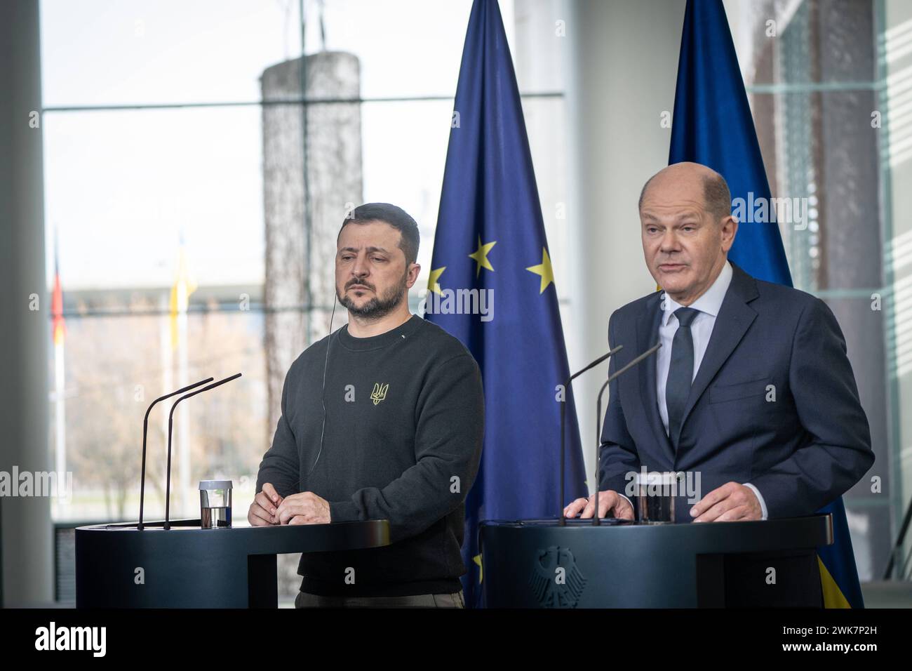 Arbeitsbesuch des Präsidenten der Ukraine a Berlino - il presidente ucraino in visita di lavoro a Berlino - Bundeskanzler Olaf Scholz mit seinem Gast Wolodymyr SelenskyjArbeitsbesuch des Präsidenten der Ukraine a Berlino - il presidente ucraino in visita di lavoro a Berlino - Bundeskanzler Olaf Scholz mit seinem Gast Wolodymyr Selenskyj, Berlin Berlin Deutschland Bundeskanzleramt *** visita di lavoro del presidente dell'Ucraina a Berlino il presidente dell'Ucraina in visita di lavoro al cancelliere federale di Berlino Olaf Scholz con il suo ospite Volodymyr Selenskyj visita di lavoro del presidente di Ukr Foto Stock