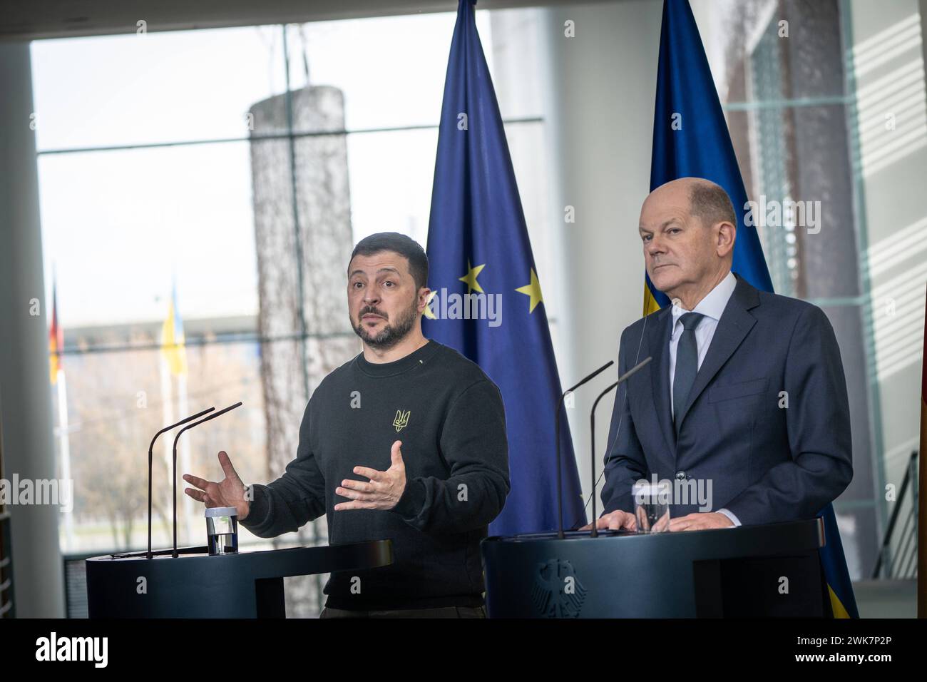 Arbeitsbesuch des Präsidenten der Ukraine a Berlino - il presidente ucraino in visita di lavoro a Berlino - Bundeskanzler Olaf Scholz mit seinem Gast Wolodymyr SelenskyjArbeitsbesuch des Präsidenten der Ukraine a Berlino - il presidente ucraino in visita di lavoro a Berlino - Bundeskanzler Olaf Scholz mit seinem Gast Wolodymyr Selenskyj, Berlin Berlin Deutschland Bundeskanzleramt *** visita di lavoro del presidente dell'Ucraina a Berlino il presidente dell'Ucraina in visita di lavoro al cancelliere federale di Berlino Olaf Scholz con il suo ospite Volodymyr Selenskyj visita di lavoro del presidente di Ukr Foto Stock