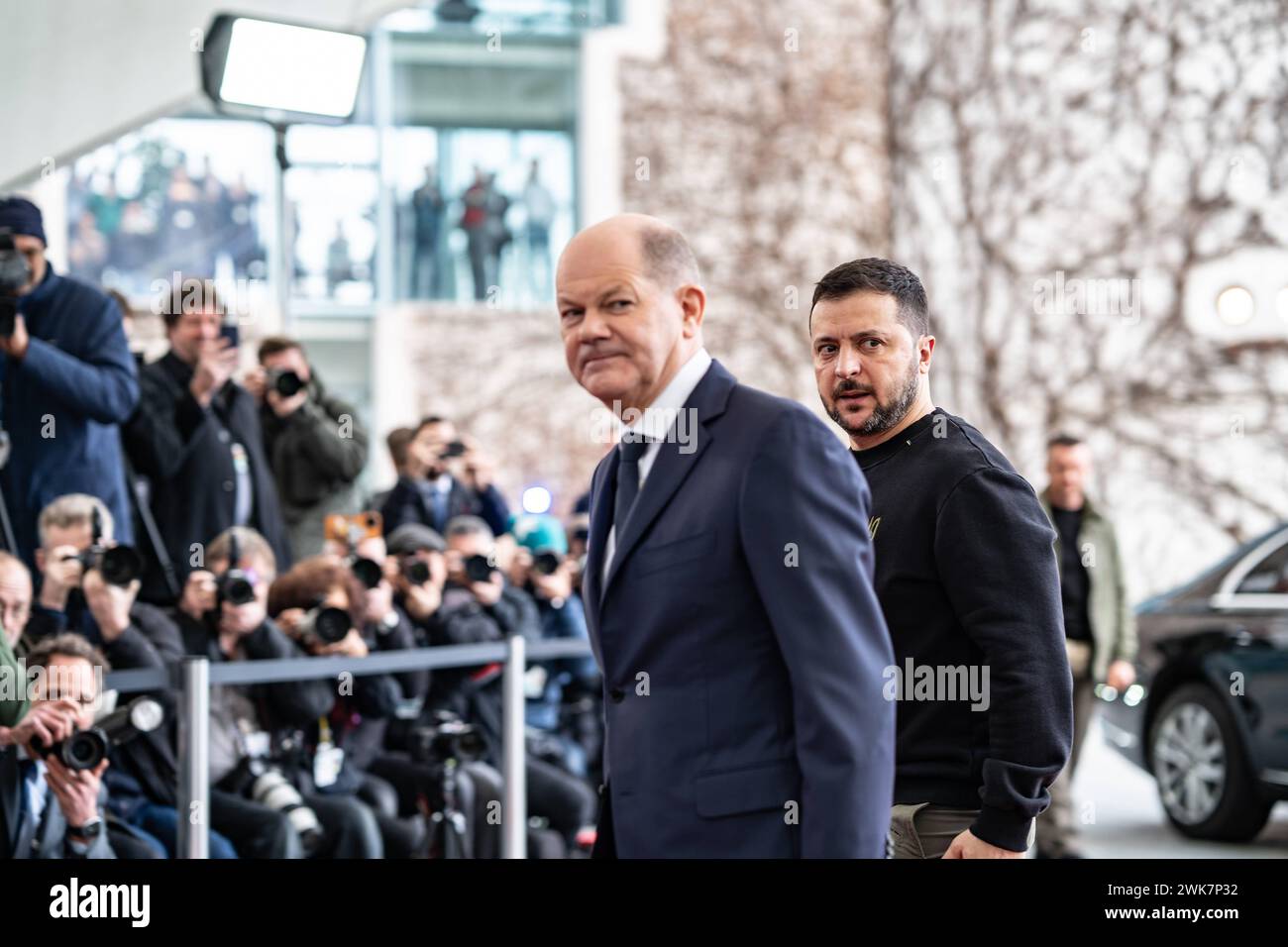 Arbeitsbesuch des Präsidenten der Ukraine a Berlino - il presidente ucraino in visita di lavoro a Berlino - Bundeskanzler Olaf Scholz mit seinem Gast Wolodymyr SelenskyjArbeitsbesuch des Präsidenten der Ukraine a Berlino - il presidente ucraino in visita di lavoro a Berlino - Bundeskanzler Olaf Scholz mit seinem Gast Wolodymyr Selenskyj, Berlin Berlin Deutschland Bundeskanzleramt *** visita di lavoro del presidente dell'Ucraina a Berlino il presidente dell'Ucraina in visita di lavoro al cancelliere federale di Berlino Olaf Scholz con il suo ospite Volodymyr Selenskyj visita di lavoro del presidente di Ukr Foto Stock