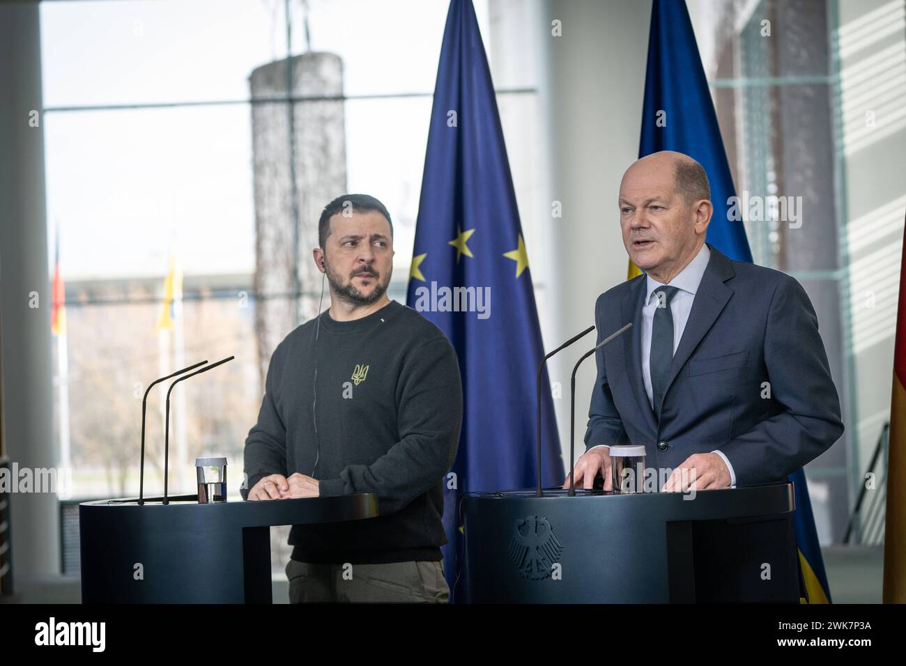 Arbeitsbesuch des Präsidenten der Ukraine a Berlino - il presidente ucraino in visita di lavoro a Berlino - Bundeskanzler Olaf Scholz mit seinem Gast Wolodymyr SelenskyjArbeitsbesuch des Präsidenten der Ukraine a Berlino - il presidente ucraino in visita di lavoro a Berlino - Bundeskanzler Olaf Scholz mit seinem Gast Wolodymyr Selenskyj, Berlin Berlin Deutschland Bundeskanzleramt *** visita di lavoro del presidente dell'Ucraina a Berlino il presidente dell'Ucraina in visita di lavoro al cancelliere federale di Berlino Olaf Scholz con il suo ospite Volodymyr Selenskyj visita di lavoro del presidente di Ukr Foto Stock