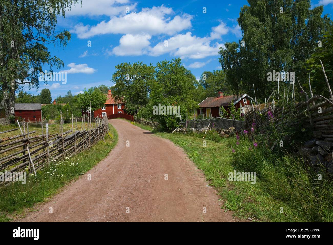 Antico borgo storico ben conservato e il paesaggio circostante a Stensjo By, Svezia Foto Stock