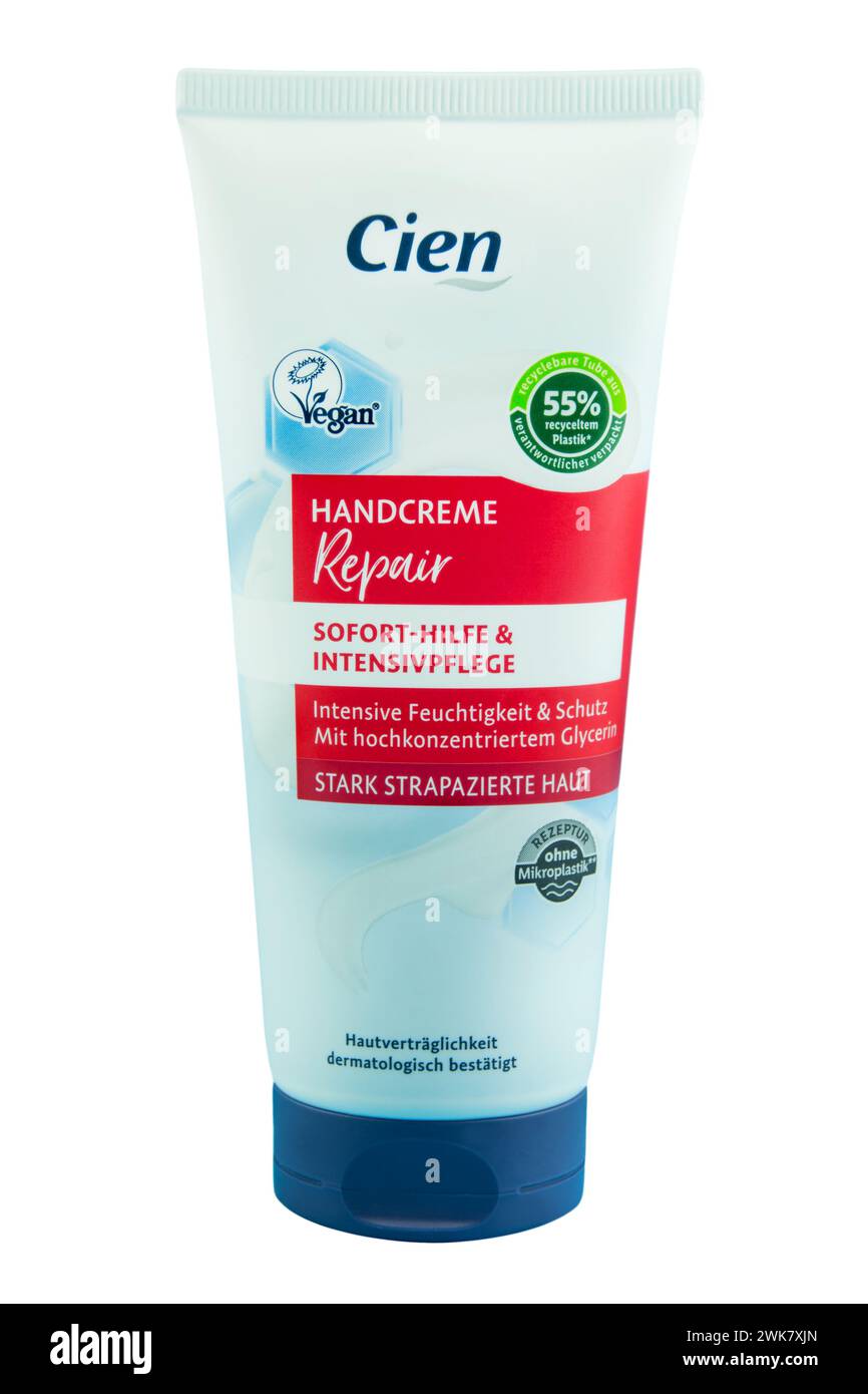 Amburgo, Germania - 17 febbraio 2024: Riparazione cien crema mani vegan isolato su sfondo bianco Foto Stock