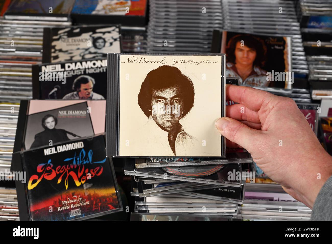 Album CD: Neil Diamond - You Don't Bring me Flowers Foto Stock